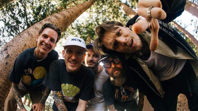 Image ALBUM SELF-TITLED BARU NECK DEEP, FULL INSTRUMEN EKSPLOSIF