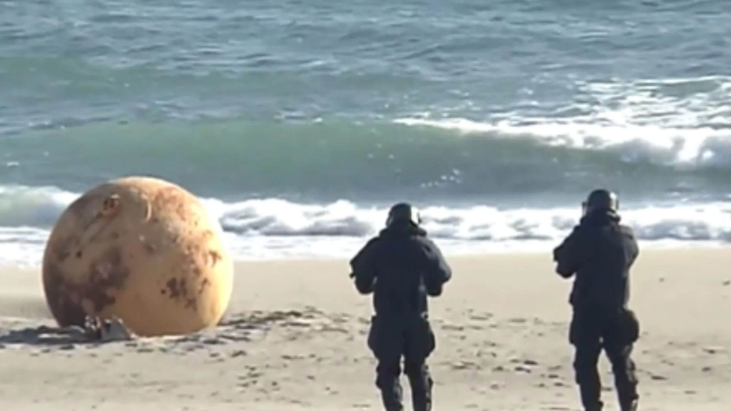 Image INIKAH JAWABAN MISTERI BOLA RAKSASA YANG TERDAMPAR PANTAI JEPANG?